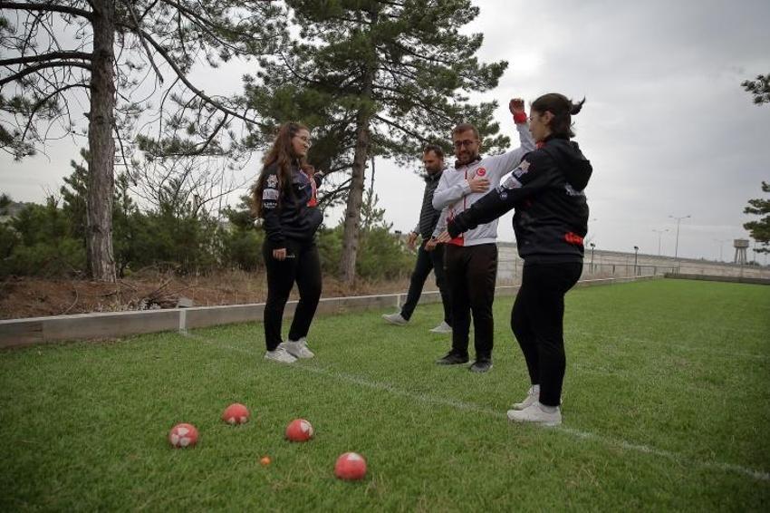 Çorum'da bocce sporcusu 3 kardeş şampiyonalara birlikte hazırlanıyor