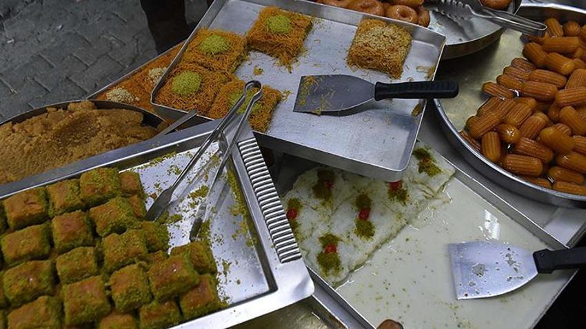 Uzman isimden bayram alışverişi için kritik uyarı! İşte tatlı ve şeker alırken taklit ve tağşiş ürünlerden uzak durmanın püf noktaları