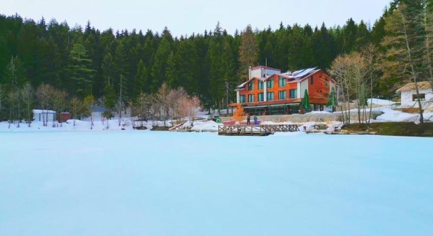 Şavşat Karagöl'de kışın son günlerinde mest eden görüntüler