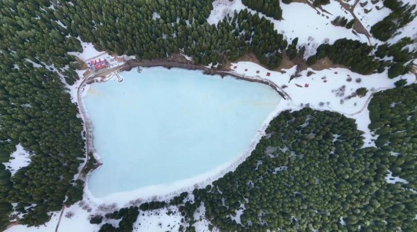 Şavşat Karagöl'de kışın son günlerinde mest eden görüntüler