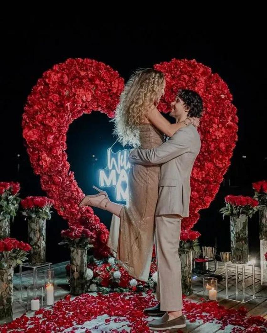 Ferdi Kadıoğlu'nun sevgilisi Sera Vrij'e görkemli evlilik teklifi sosyal medyayı yıktı geçti!