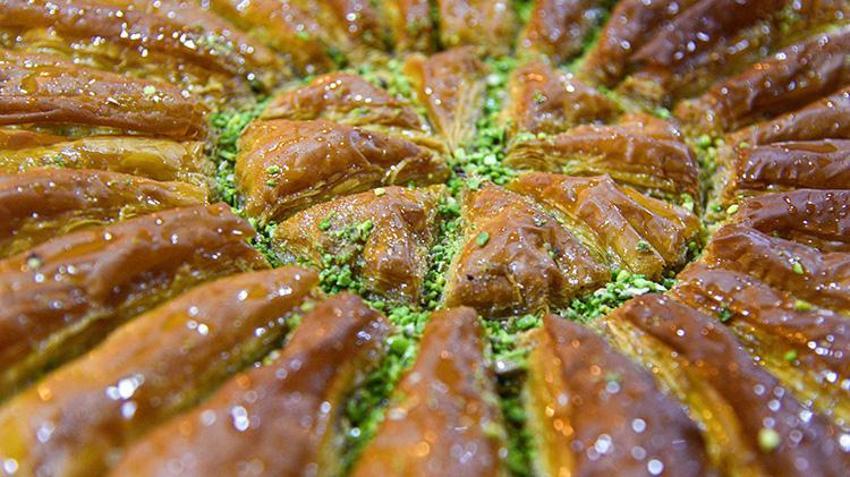 Antalya'da bayram öncesi baklavada taklit ve tağşiş uyarısı: Merdiven altı üretim sağlığı tehdit ediyor