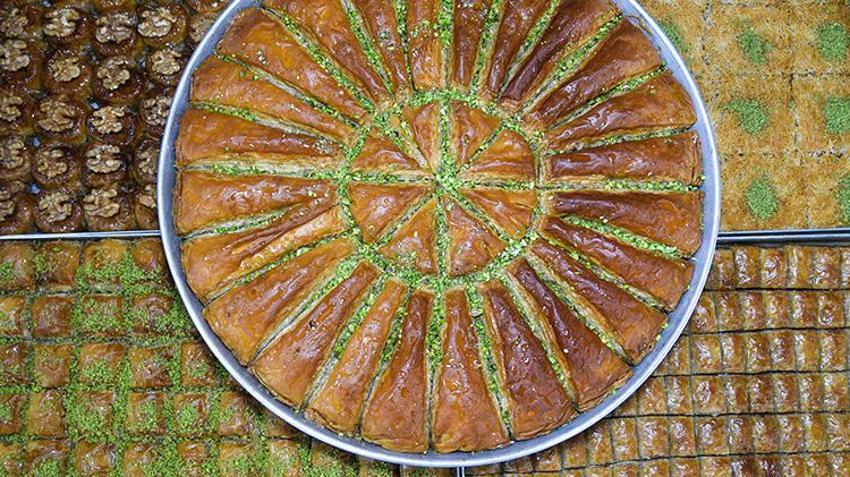 Antalya'da bayram öncesi baklavada taklit ve tağşiş uyarısı: Merdiven altı üretim sağlığı tehdit ediyor
