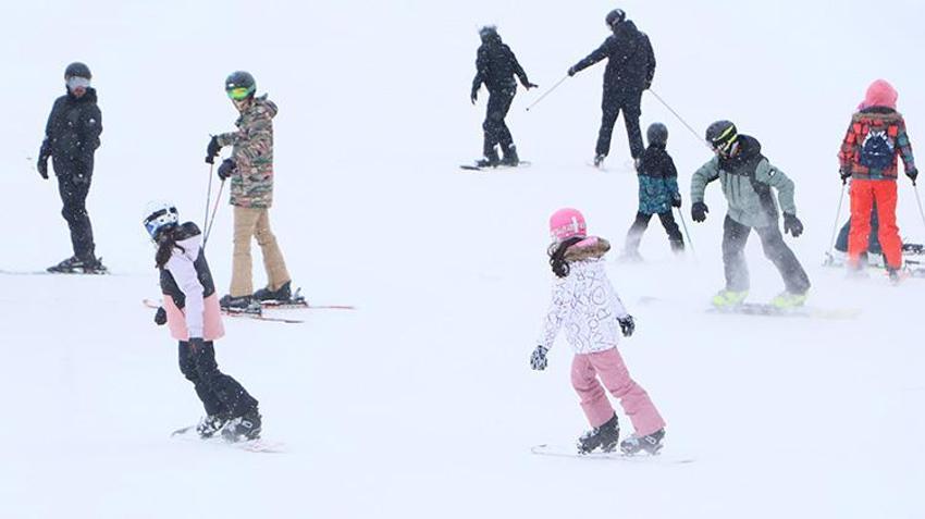 Palandöken'e Nevruz bereketi düştü! İranlı turistler tatili fırsat bilip Türkiye'ye akın etti