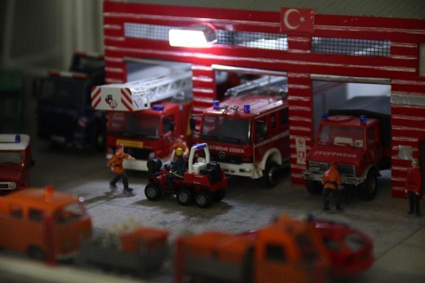 33 yıl gıdım gıdım biriktirdi! Odasında küçük bir Eskişehir yarattı