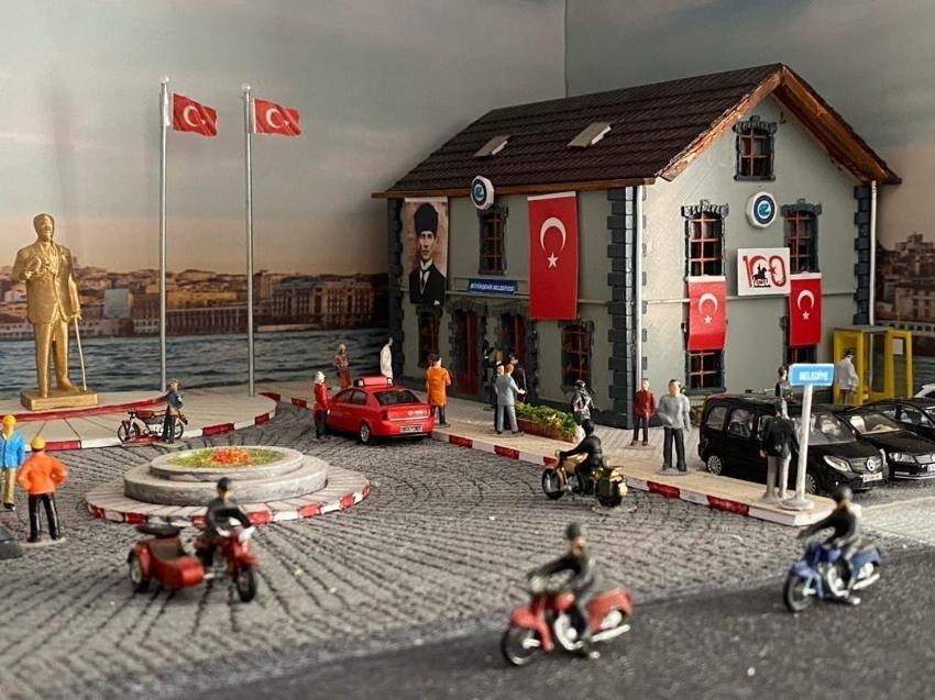 33 yıl gıdım gıdım biriktirdi! Odasında küçük bir Eskişehir yarattı