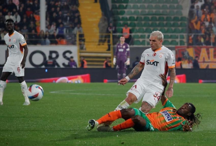 Sol beke De Cuyper, orta sahaya Granit Xhaka geliyor! Dursun Özbek'ten 2 transfer bombası birden