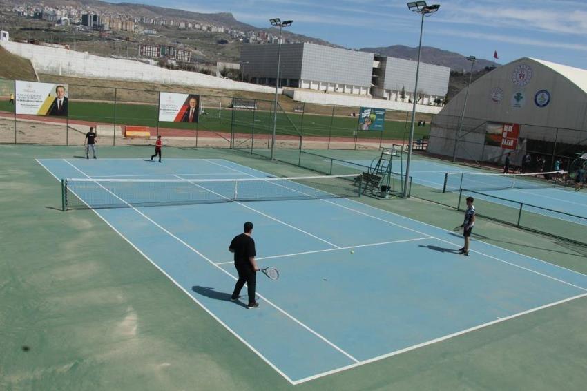 Cudi Dağı eteklerinde raket sesleri... Şırnak'ta tenis turnuvası başladı