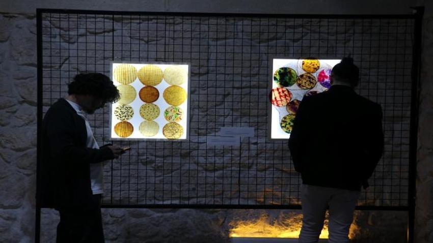 Adanalı öğretim görevlisinden ilginç buluş! Kullanılmış çaydan elde etti, sergisini açtı