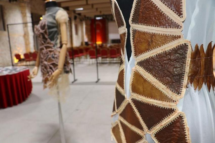 Adanalı öğretim görevlisinden ilginç buluş! Kullanılmış çaydan elde etti, sergisini açtı