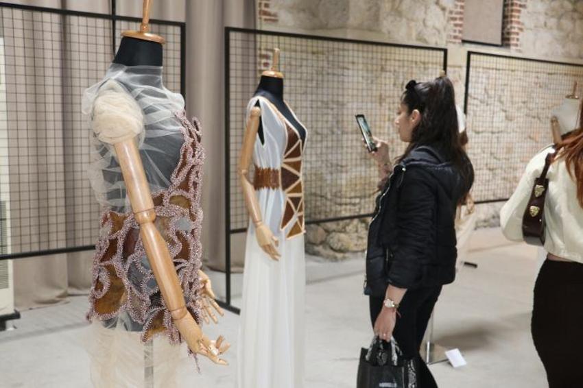 Adanalı öğretim görevlisinden ilginç buluş! Kullanılmış çaydan elde etti, sergisini açtı