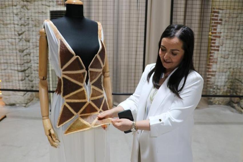 Adanalı öğretim görevlisinden ilginç buluş! Kullanılmış çaydan elde etti, sergisini açtı