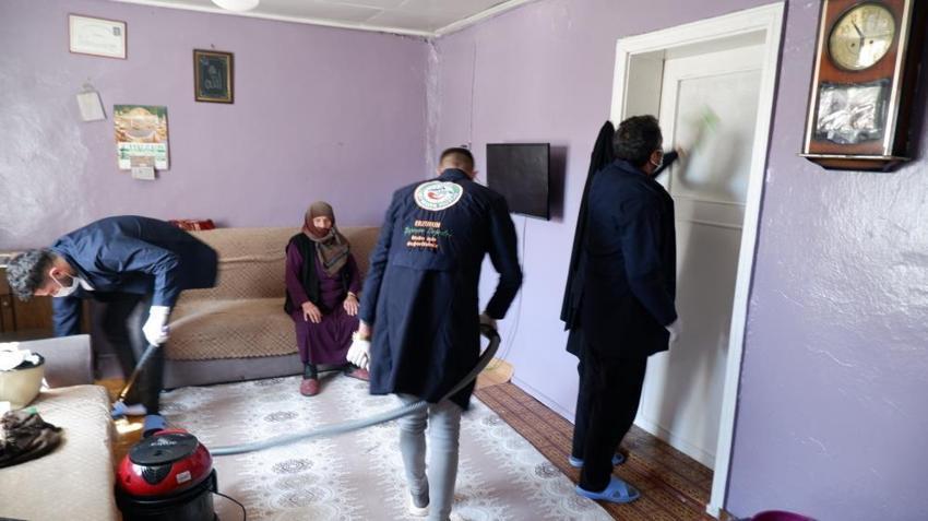 Belediyeden yaşlılara bayram ev temizliği