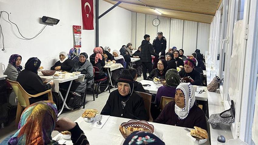 Kayseri'deki bu köyde 17 yıldan beri süren gelenek bu sene de devam etti! Sofralar kuruldu, hep beraber iftarlar yapıldı