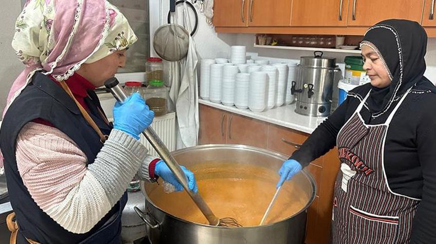 Kayseri'deki bu köyde 17 yıldan beri süren gelenek bu sene de devam etti! Sofralar kuruldu, hep beraber iftarlar yapıldı