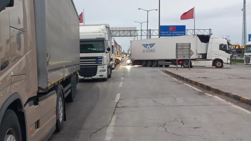 Yanlış mesaj 10 kilometre kuyruğa neden oldu! Kapıkule'de zor anlar
