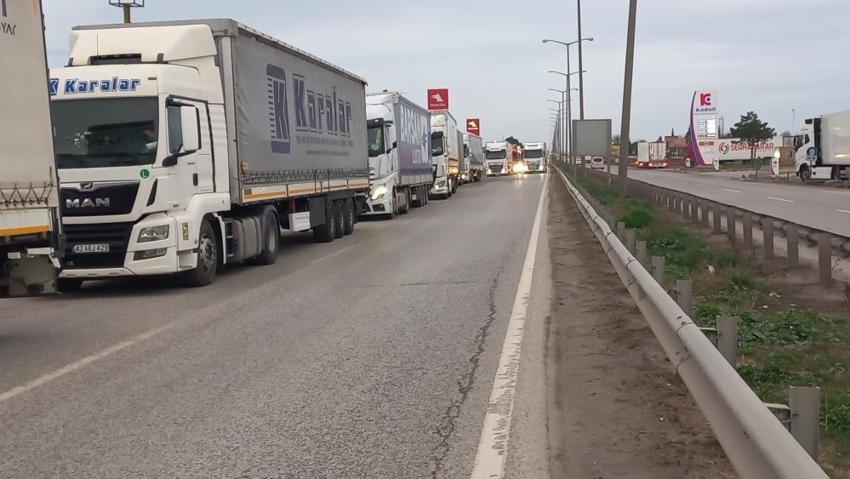 Yanlış mesaj 10 kilometre kuyruğa neden oldu! Kapıkule'de zor anlar