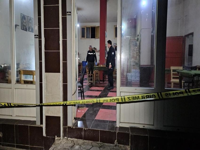 17 yaşında kahveyi bastı! Okey masasında 2 kişiyi kurşun yağmuruna tuttu