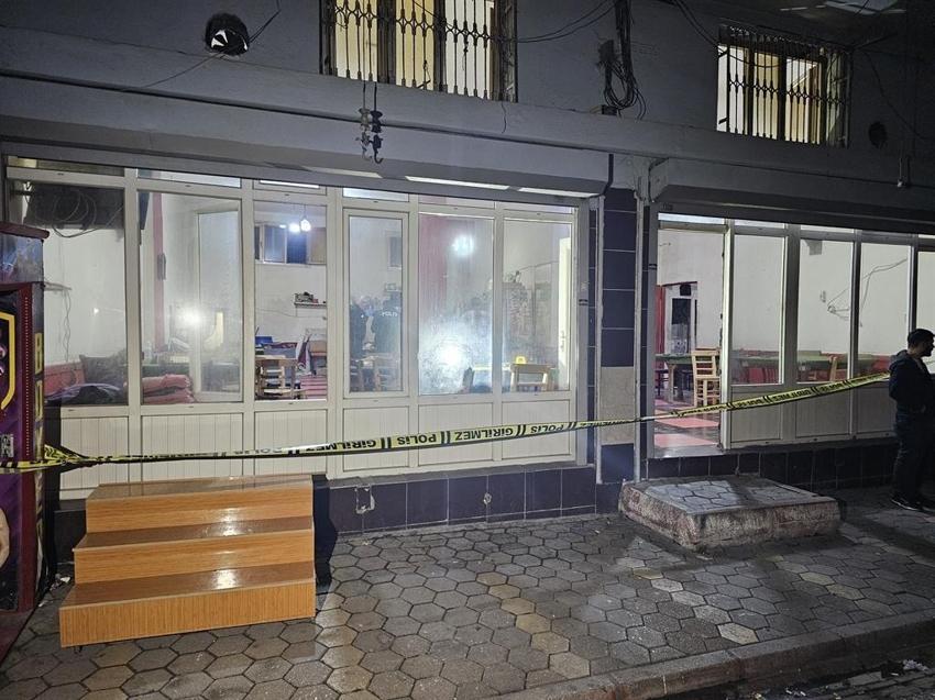 17 yaşında kahveyi bastı! Okey masasında 2 kişiyi kurşun yağmuruna tuttu