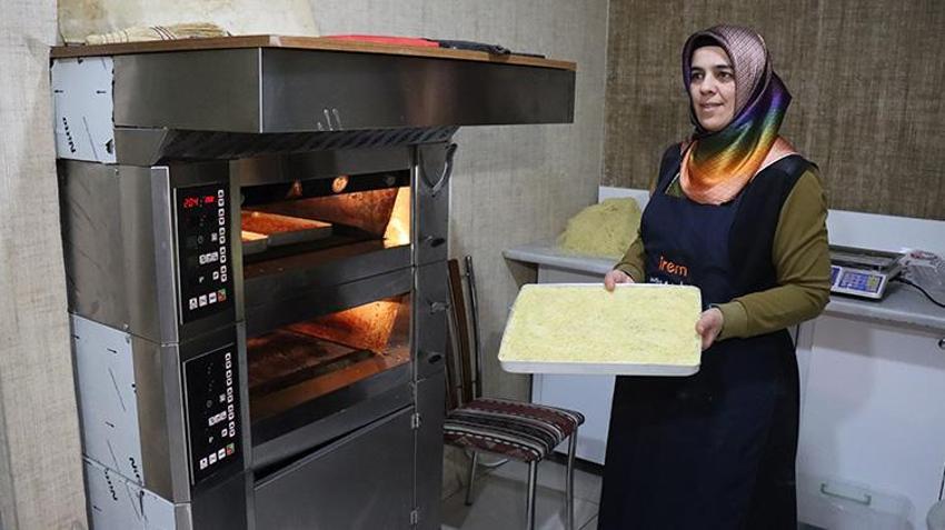 Toprak güveçte pişirilen Erzincan'ın tescilli kesme kadayıfı Ramazan Bayramı için hazırlanıyor