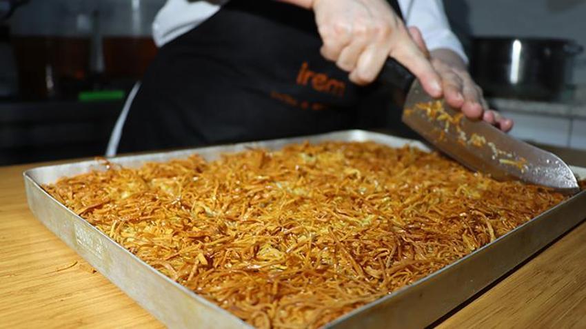 Toprak güveçte pişirilen Erzincan'ın tescilli kesme kadayıfı Ramazan Bayramı için hazırlanıyor