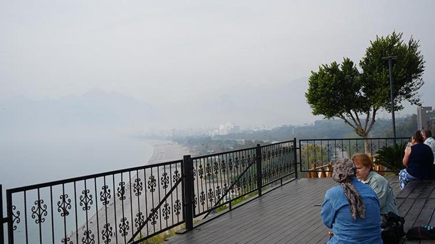 Afrika'nın tozu Antalya semalarını ele geçirdi! Görüş mesafesi düştü