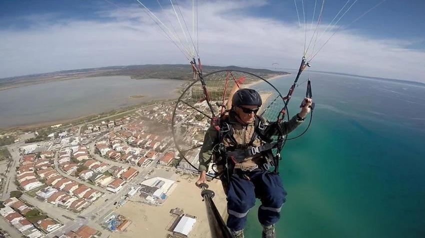 Paramotorla 15 yıldır havadan çektiği görüntülerle bölgenin görsel arşivini tutuyor