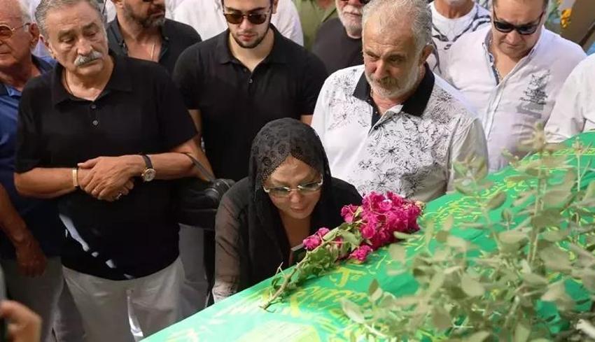 Safiye Soyman oğlunun mezarı başında dua istedi!