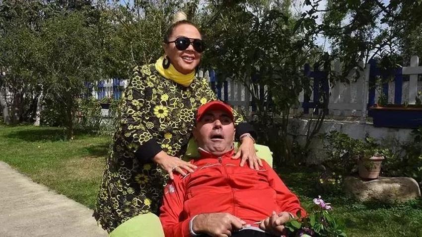 Safiye Soyman oğlunun mezarı başında dua istedi!