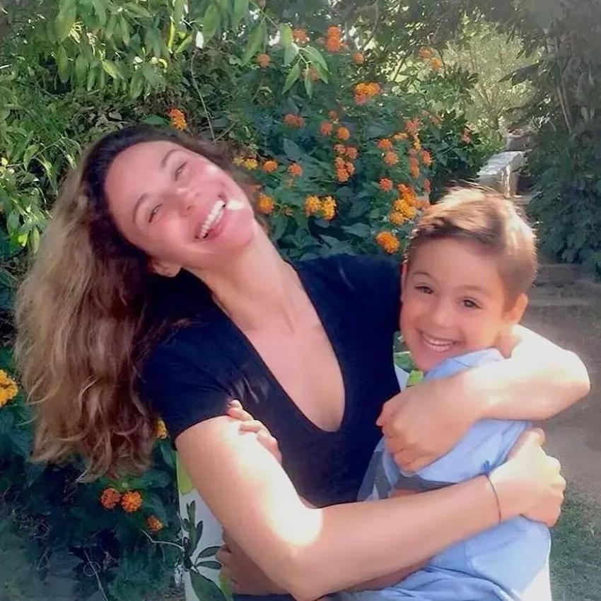 Demet Şener oğlu için binlerce kilometre gitti! 'Koşarak sana geldim'