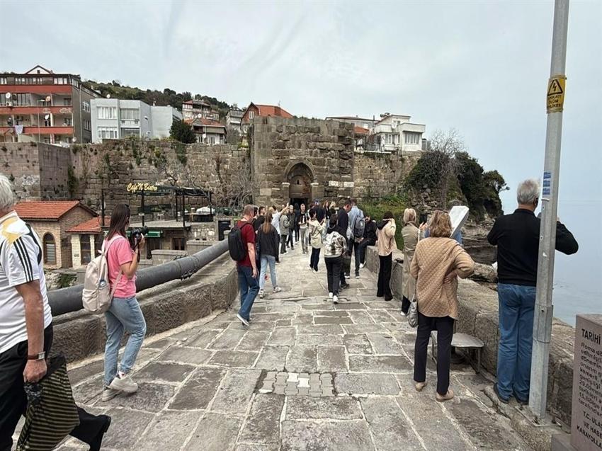 İlçede tüm tesisler doldu! 9 günlük bayram tatilinde herkes oraya koşuyor:  Ucuz tatilin adresi oldu