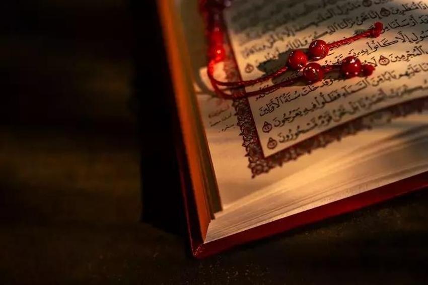 Cüzdan duası hangi ayetlerdir? Ramazan'ın son Cuma günü cüzdana konulan bereket duası nedir? Hangi cüzdedir? Araf Suresi 10. Ayet - Sad suresi 54. ayet (bereket duası) Türkçe ve Arapça okunuşu 2025!