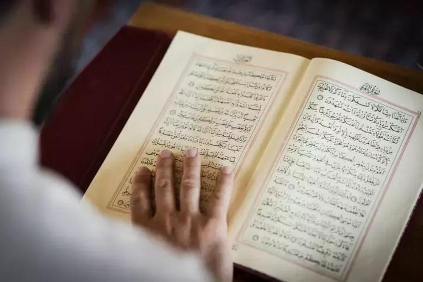 Cüzdan duası hangi ayetlerdir? Ramazan'ın son Cuma günü cüzdana konulan bereket duası nedir? Hangi cüzdedir? Araf Suresi 10. Ayet - Sad suresi 54. ayet (bereket duası) Türkçe ve Arapça okunuşu 2025!