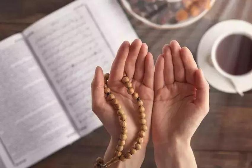 Cüzdan duası hangi ayetlerdir? Ramazan'ın son Cuma günü cüzdana konulan bereket duası nedir? Hangi cüzdedir? Araf Suresi 10. Ayet - Sad suresi 54. ayet (bereket duası) Türkçe ve Arapça okunuşu 2025!
