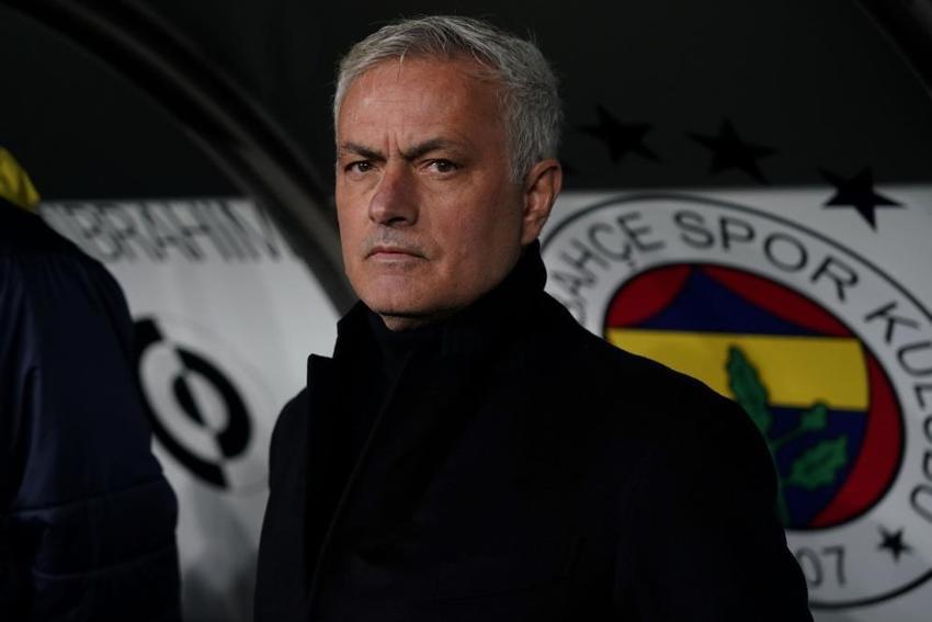 Ali Koç'un kredisi olmadığı için kurnazca oynuyor deyip bombaladı: Mourinho'ya katlanmak zorunda kalırız