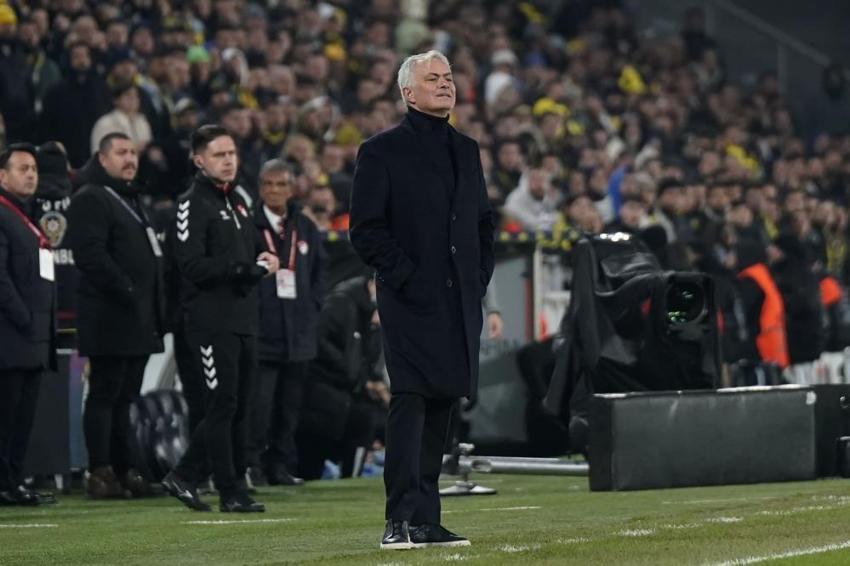 Ali Koç'un kredisi olmadığı için kurnazca oynuyor deyip bombaladı: Mourinho'ya katlanmak zorunda kalırız
