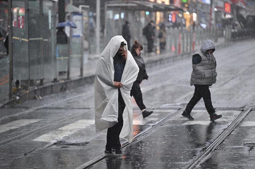 Meteoroloji hava durumu raporunu açıkladı: Bayramda sağanak yağışlar geliyor havalar soğuyor