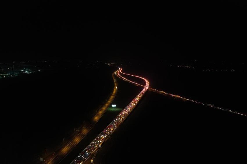 Bayram göçü başladı! Otoyolların kesişim noktasında trafik durdu
