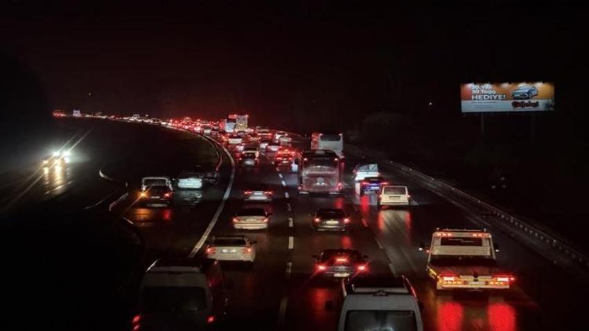 Bayram göçü başladı! Otoyolların kesişim noktasında trafik durdu