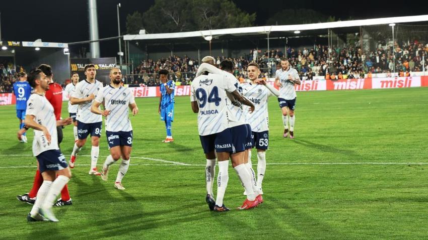 İrfan Can Eğribayat, Livakovic yanına gitti! Fenerbahçe maçında kriz çıktı: Hayatımda ilk kez böyle tokatlama gördüm