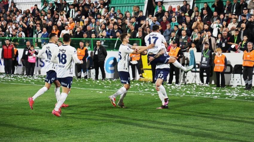 Dzeko, Tadic, Kostic değil yıldız ismi yerin dibine soktu: Antrenman yerine ortada sıçan oynuyorlar