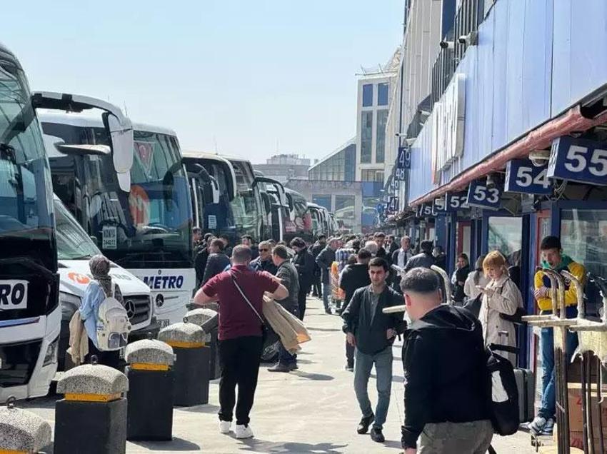 Ramazan Bayramı öncesi manzara yine değişmedi: Akın akın geldiler; kilometrelerce araç kuyruğu oluştu