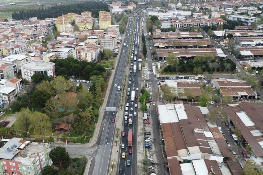 Ramazan Bayramı öncesi manzara yine değişmedi: Akın akın geldiler; kilometrelerce araç kuyruğu oluştu