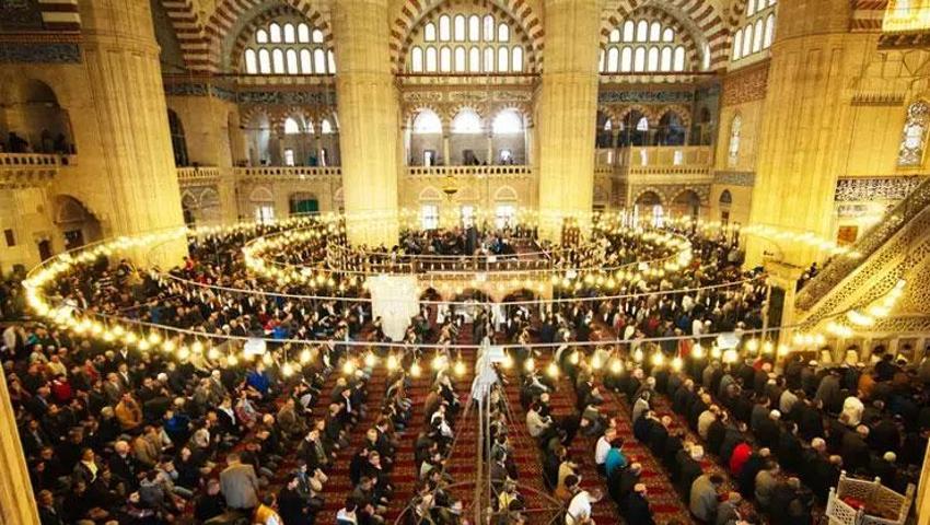 2025 bayram namazı saat kaçta kılınacak? İstanbul bayram namazı saati: İl İl Ramazan Bayramı namazı vakitleri