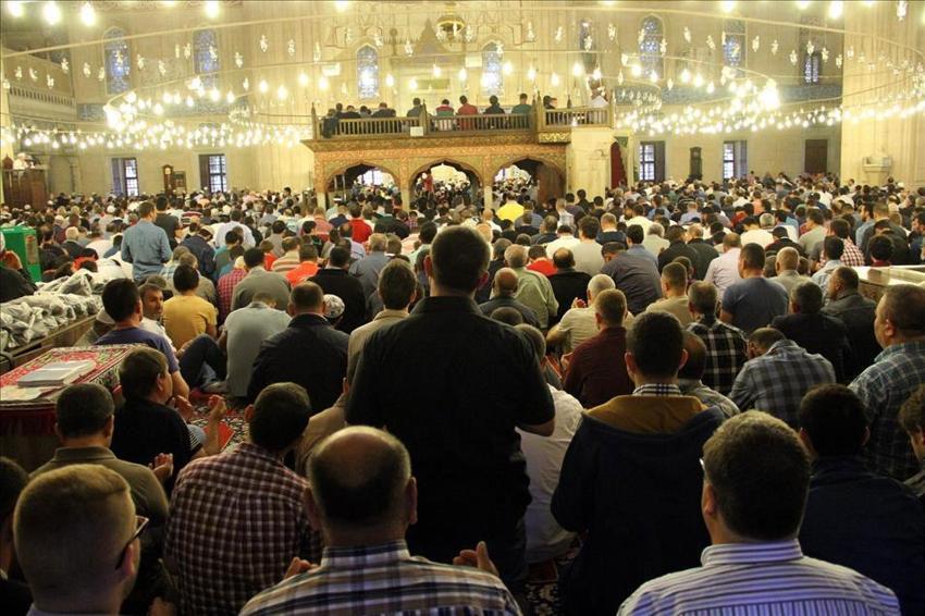 2025 bayram namazı saat kaçta kılınacak? İstanbul bayram namazı saati: İl İl Ramazan Bayramı namazı vakitleri