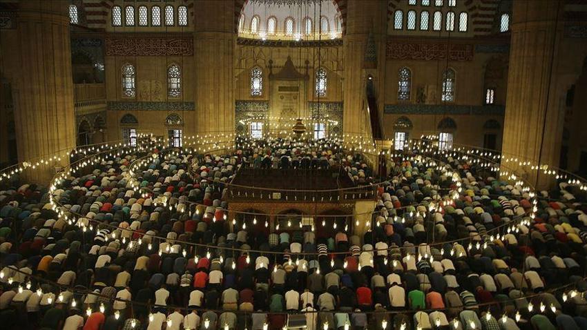 2025 bayram namazı saat kaçta kılınacak? İstanbul bayram namazı saati: İl İl Ramazan Bayramı namazı vakitleri