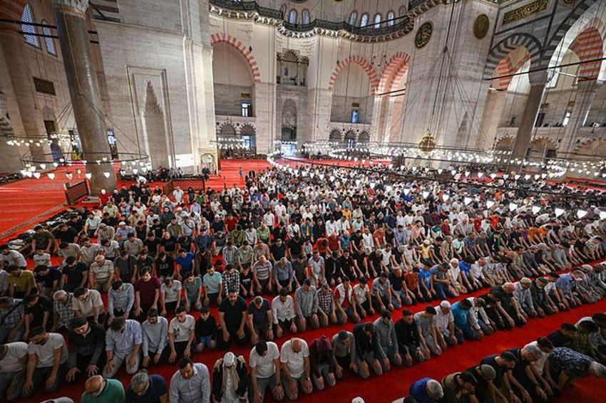 2025 bayram namazı saat kaçta kılınacak? İstanbul bayram namazı saati: İl İl Ramazan Bayramı namazı vakitleri