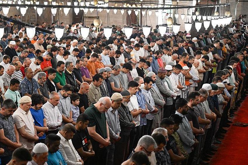 2025 bayram namazı saat kaçta kılınacak? İstanbul bayram namazı saati: İl İl Ramazan Bayramı namazı vakitleri