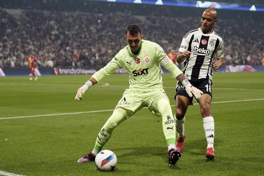 Beşiktaş Galatasaray derbisi 3 gol 2 kırmızı kart! Kartal Aslan'a ilk mağlubiyetini tattırdı