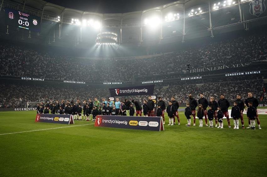 Beşiktaş Galatasaray derbisi 3 gol 2 kırmızı kart! Kartal Aslan'a ilk mağlubiyetini tattırdı